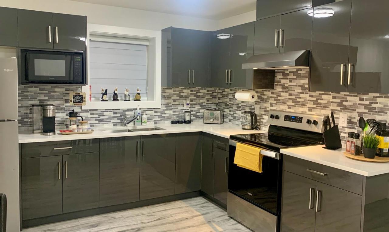 Luxurious & Stylish Two Bedroom Suite, Full Kitchen, Close To Vancouver 三角洲 外观 照片